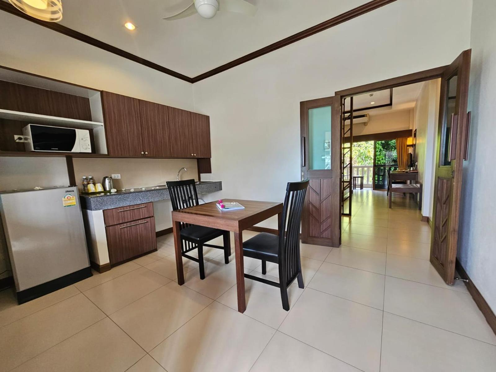 ราทาน่าฮิลล์ ป่าตอง Aparthotel Patong ภายนอก รูปภาพ
