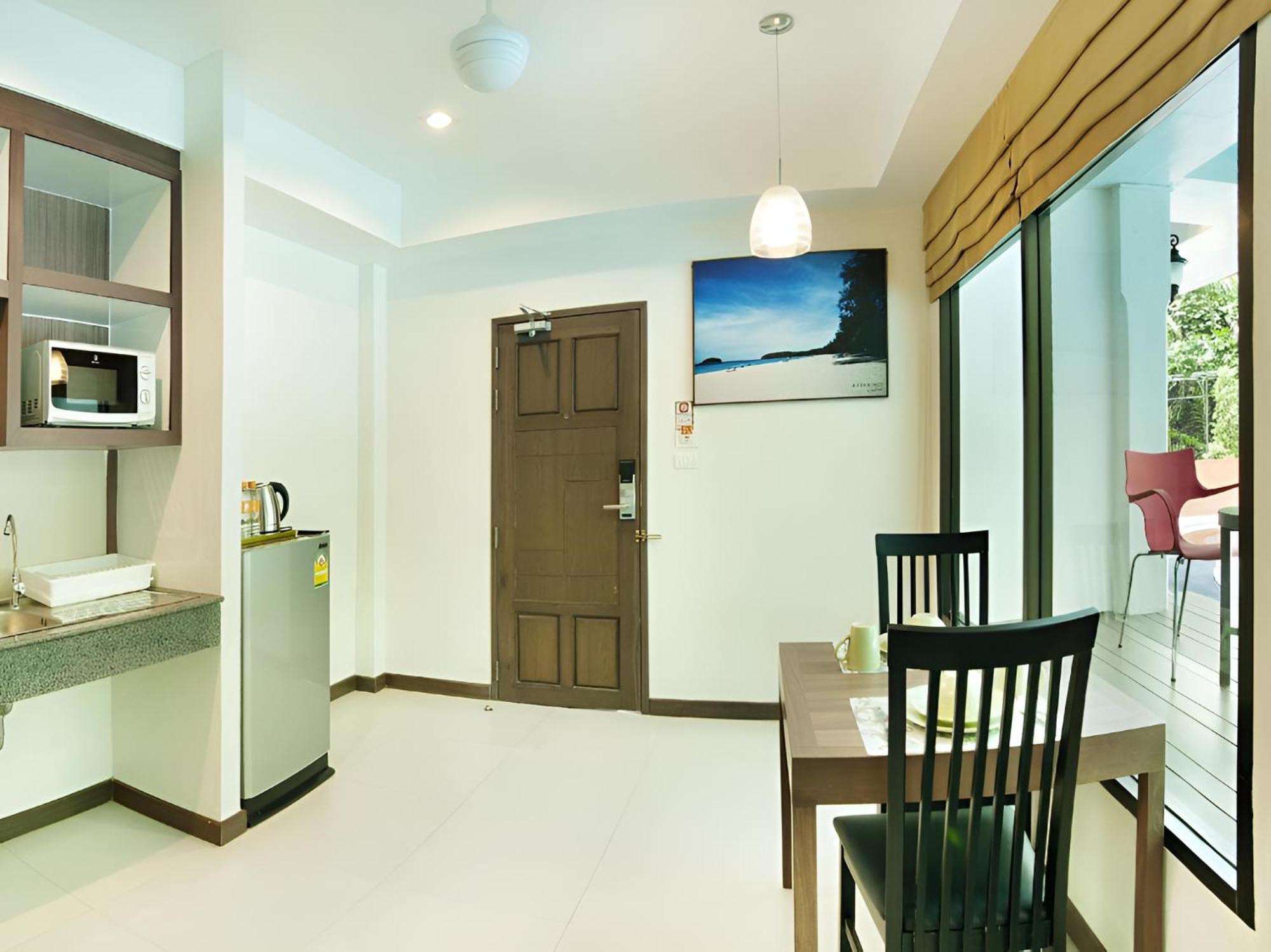 ราทาน่าฮิลล์ ป่าตอง Aparthotel Patong ภายนอก รูปภาพ