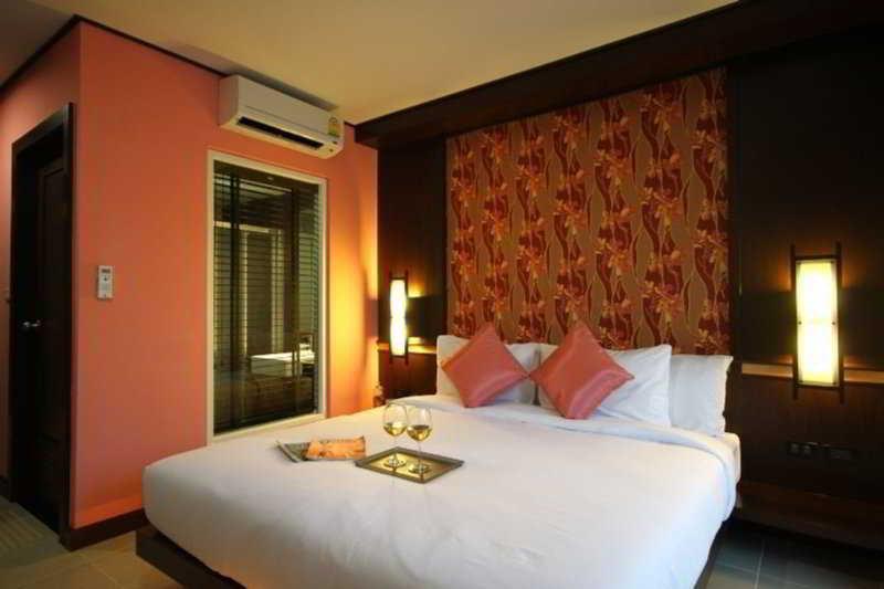 ราทาน่าฮิลล์ ป่าตอง Aparthotel Patong ภายนอก รูปภาพ