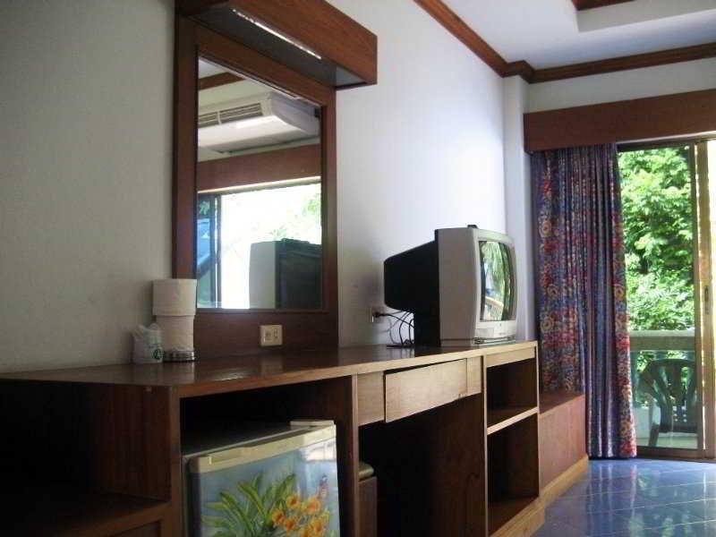 ราทาน่าฮิลล์ ป่าตอง Aparthotel Patong ภายนอก รูปภาพ