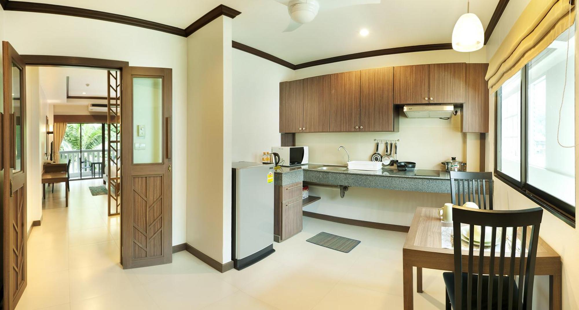 ราทาน่าฮิลล์ ป่าตอง Aparthotel Patong ภายนอก รูปภาพ