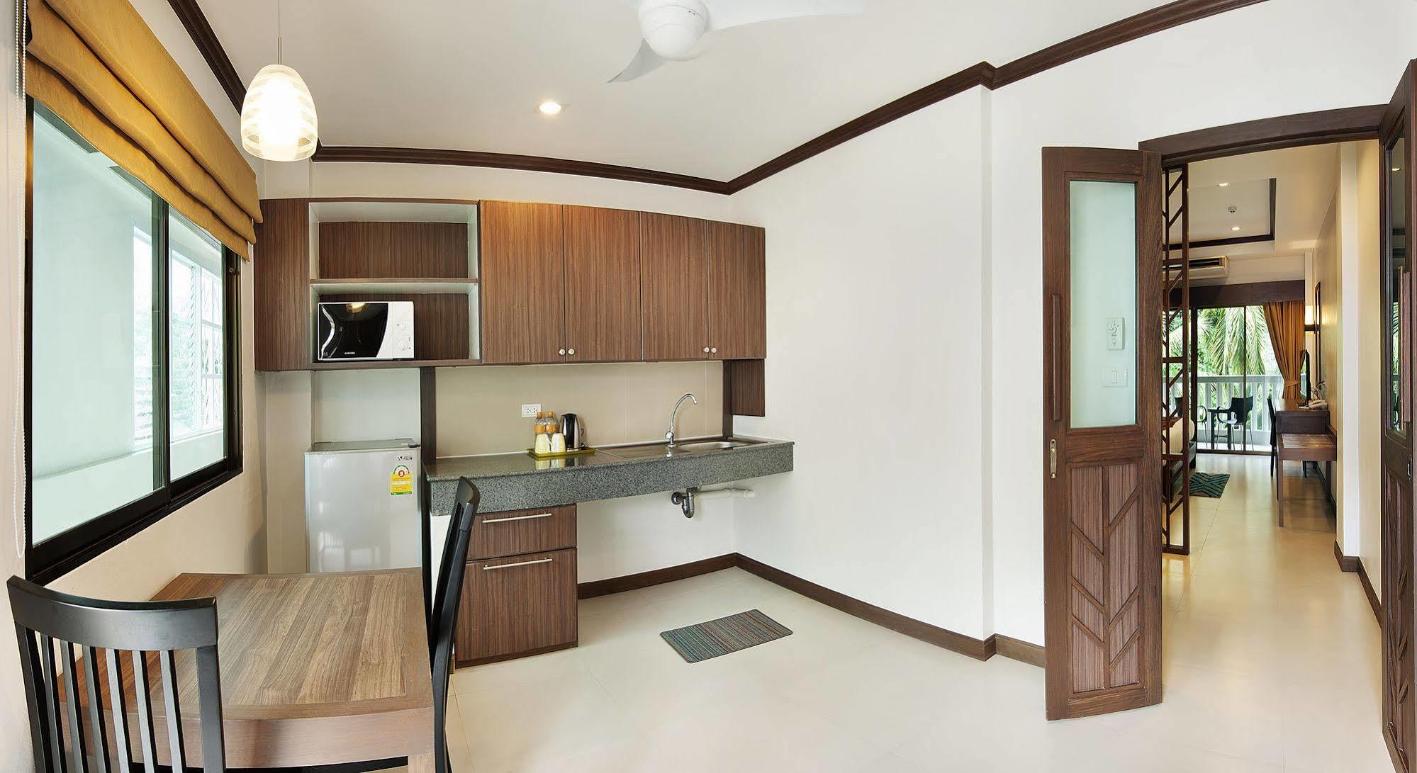 ราทาน่าฮิลล์ ป่าตอง Aparthotel Patong ภายนอก รูปภาพ
